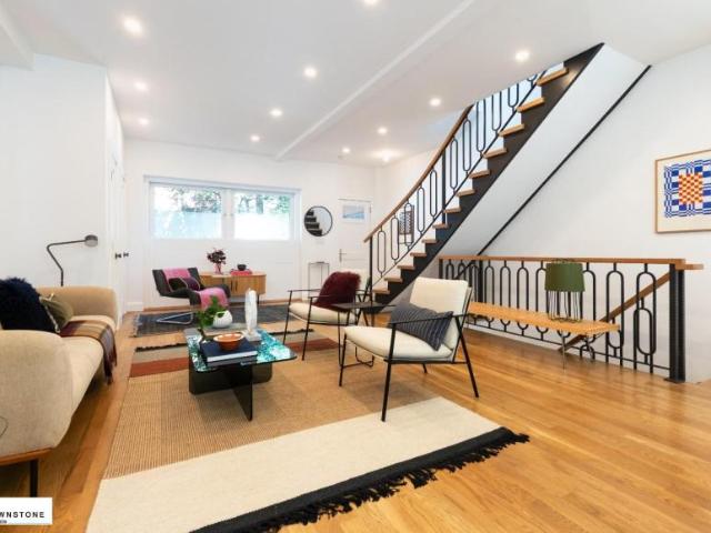 Townhouse for sale in Arverne, New York