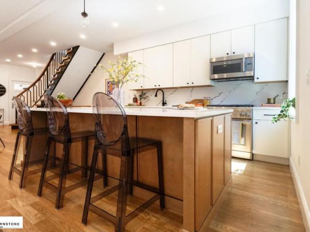 Townhouse for sale in Arverne, New York