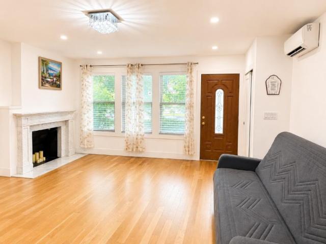 Townhouse for sale in Queens, Arverne