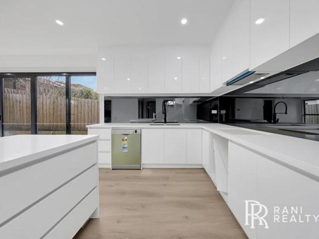 Townhouse for sale in Camerons Creek, Victoria