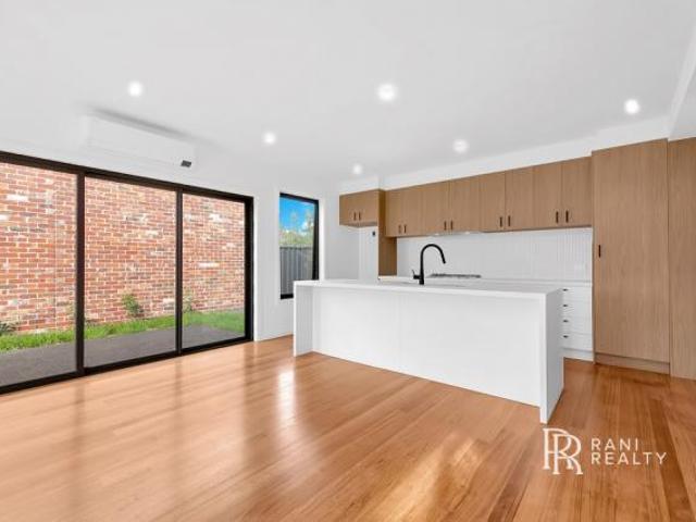 Townhouse for sale in Camerons Creek, Victoria