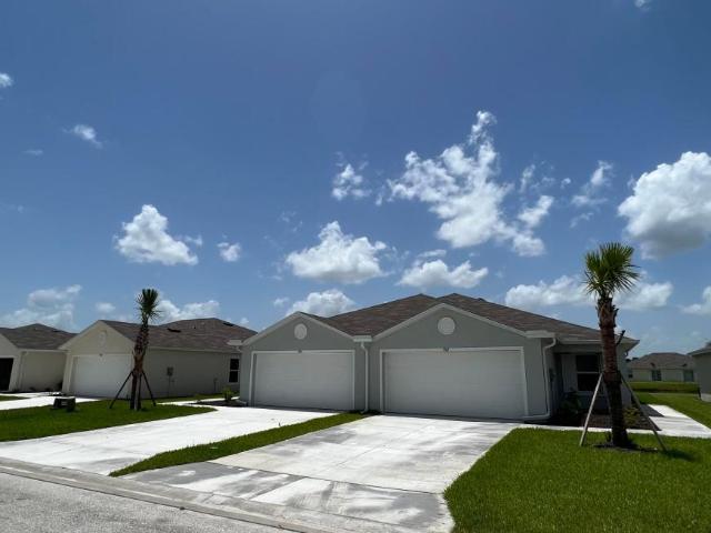 Townhouse for sale in Lehigh Acres