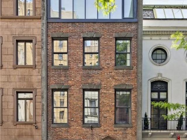 Townhouse for sale in Arverne, New York