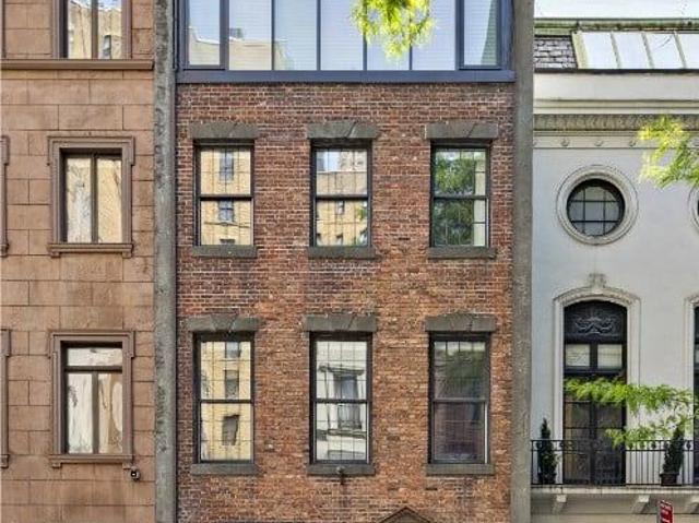 Townhouse for sale in Arverne, New York
