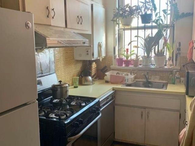 Townhouse for sale in Arverne, New York