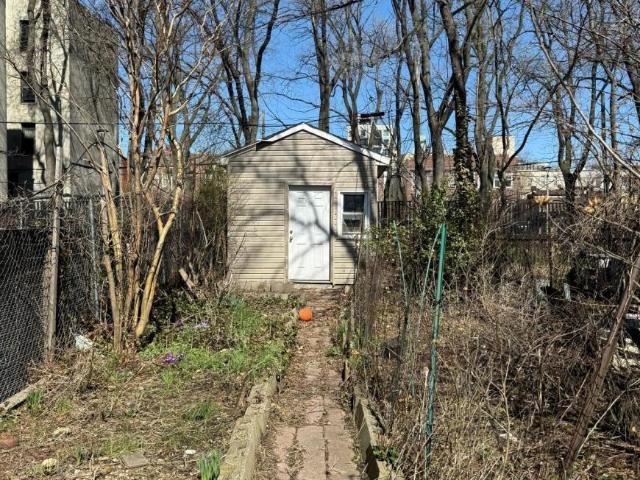 Townhouse for sale in Arverne, New York