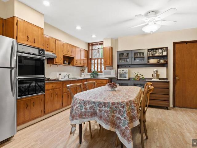 Townhouse for sale in Arverne, New York