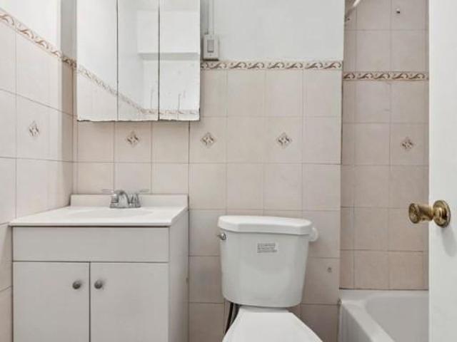 Townhouse for sale in Arverne, New York