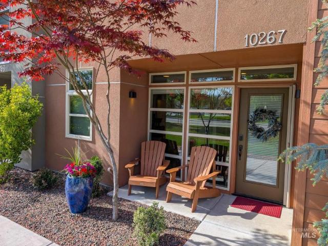 Townhouse for sale in Garden City