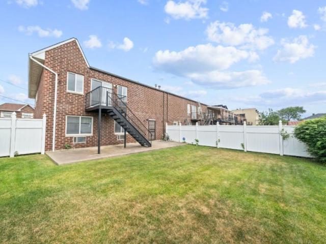 Townhouse for sale in Queens, Arverne
