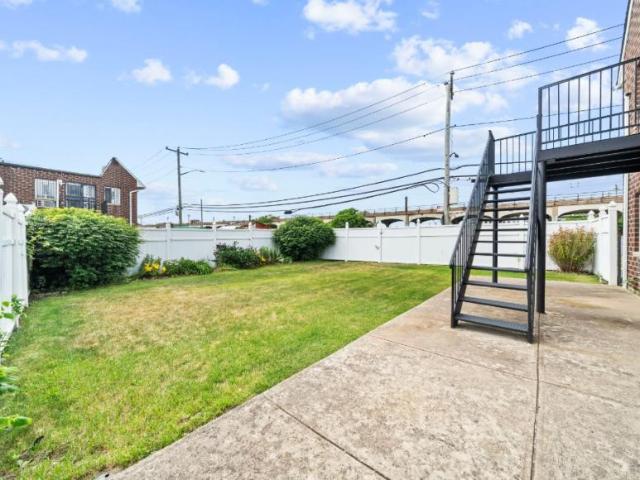 Townhouse for sale in Queens, Arverne
