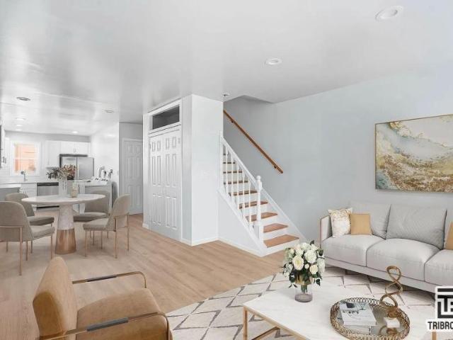 Townhouse for sale in Arverne, New York
