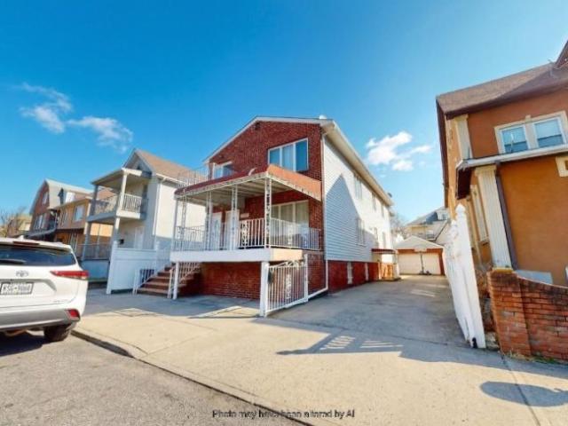 Townhouse for sale in Arverne, New York