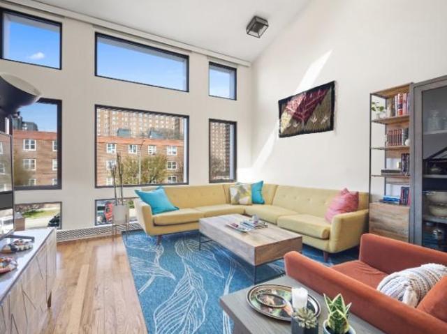 Townhouse for sale in Arverne, New York