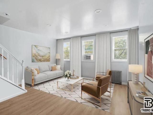Townhouse for sale in Arverne, New York