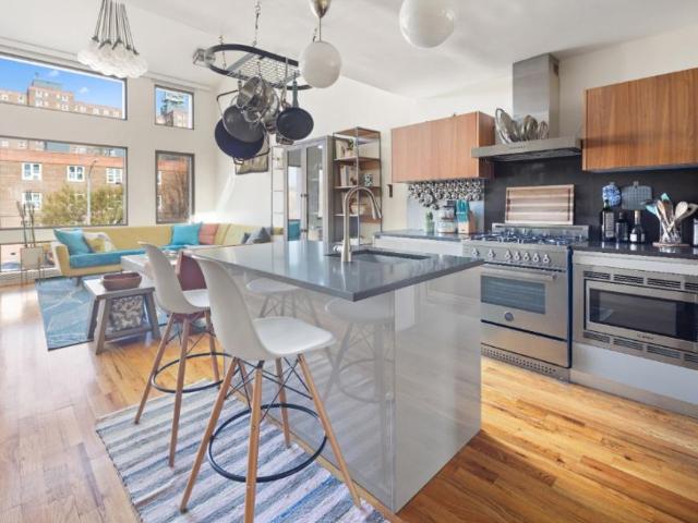 Townhouse for sale in Arverne, New York
