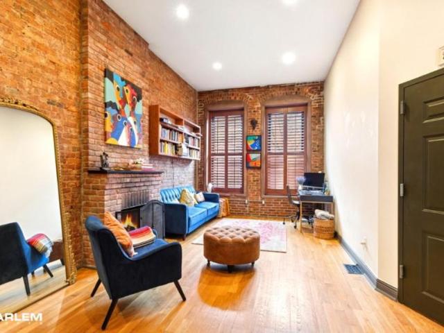 Townhouse for sale in Arverne, New York