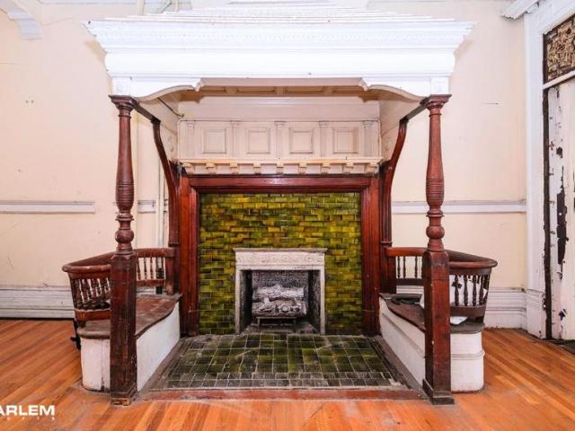 Townhouse for sale in Arverne, New York