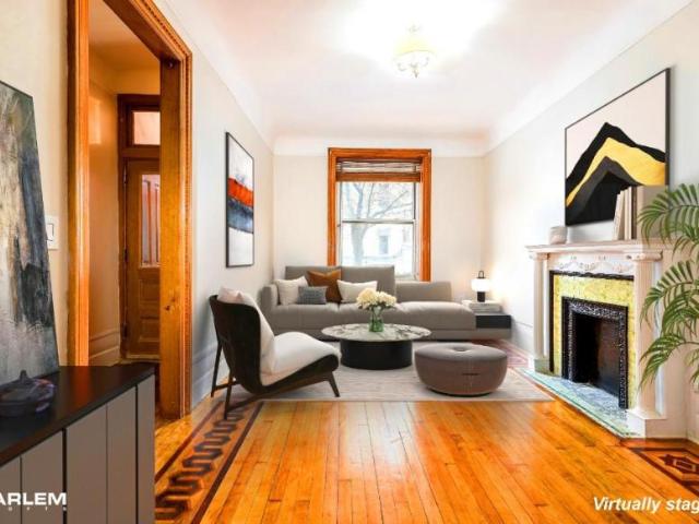 Townhouse for sale in Arverne, New York