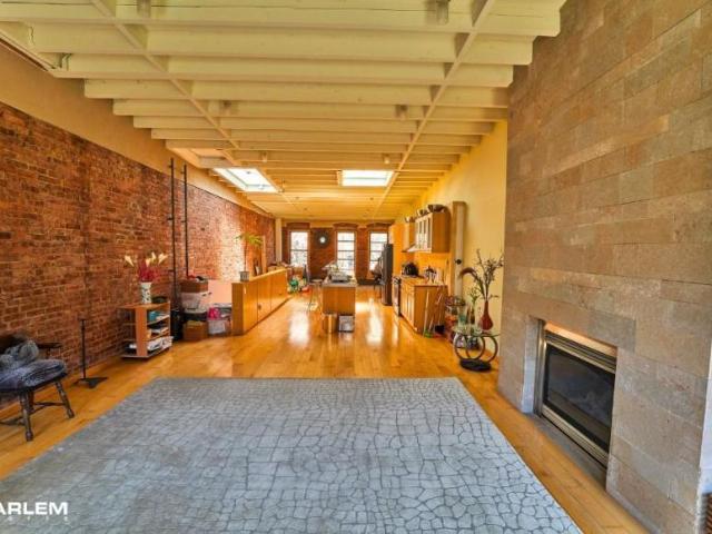 Townhouse for sale in Arverne, New York