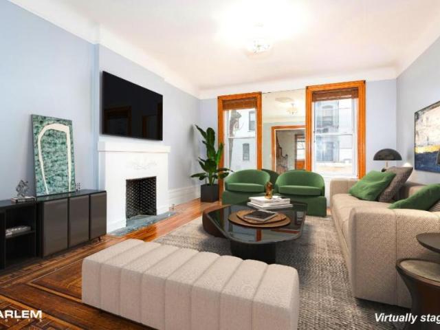 Townhouse for sale in Arverne, New York