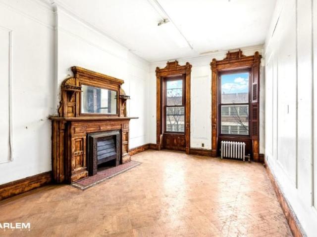 Townhouse for sale in Arverne, New York
