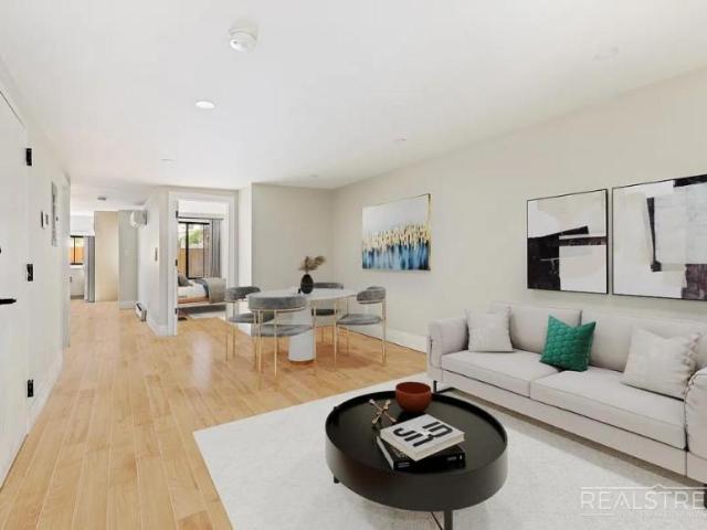 Townhouse for sale in Arverne, New York