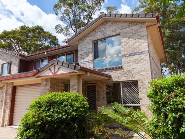Townhouse for rent in Calamvale Grove, Greater Brisbane