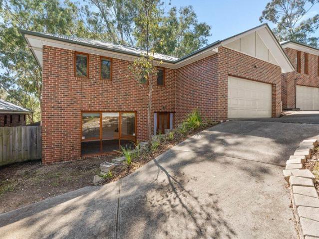 Townhouse for rent in Diamond Creek, Melbourne