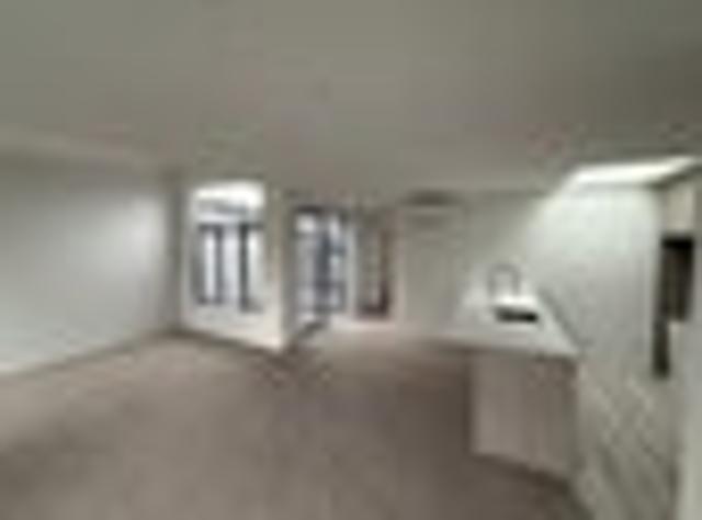 Townhouse for sale in Chaslands, Canterbury
