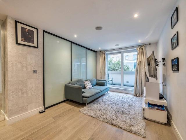 Apartment for rent in Sands End, Greater London