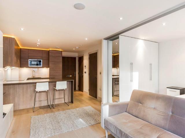 Apartment for rent in Sands End, Greater London