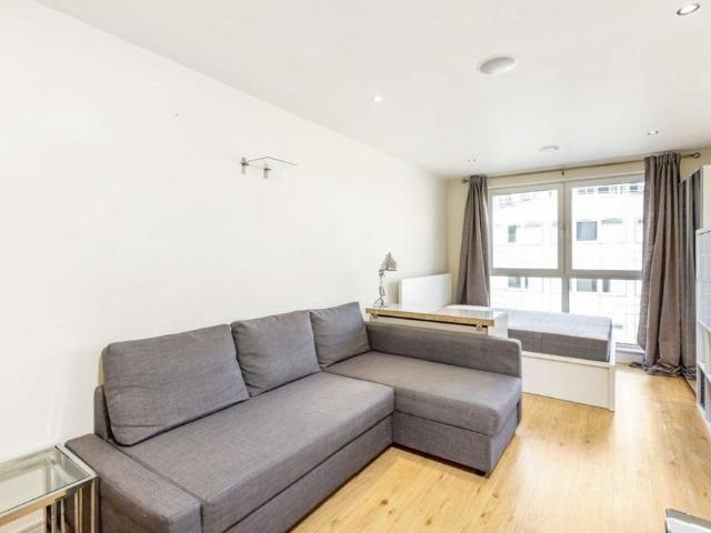Studio for rent in Sands End, Greater London