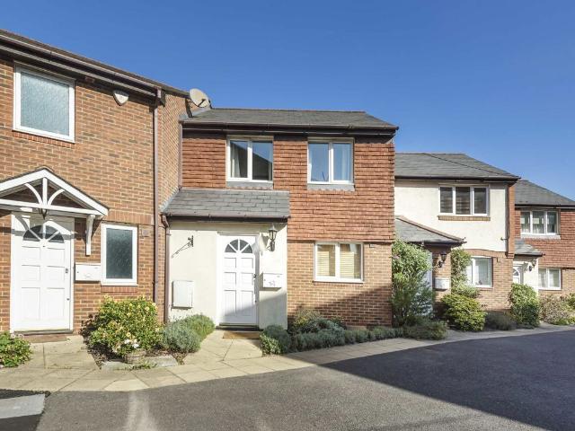 House for rent in Earlsfield, Greater London