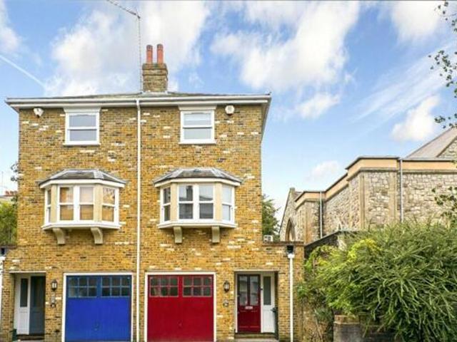 House for sale in Deepcut, Surrey