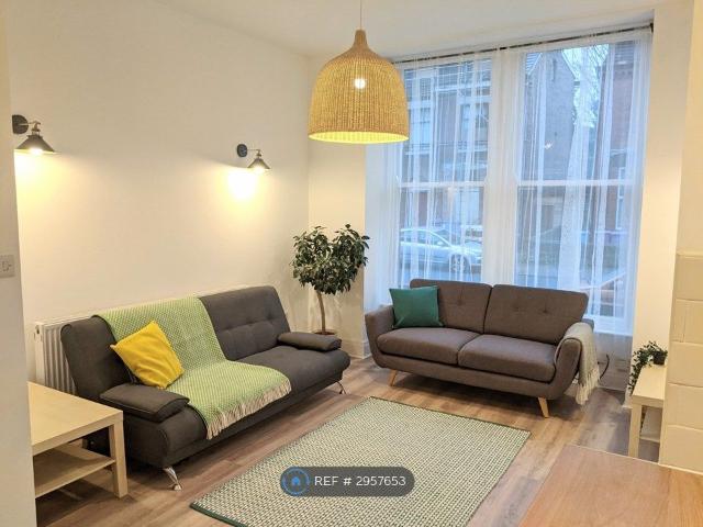 Apartment for rent in Calderstones