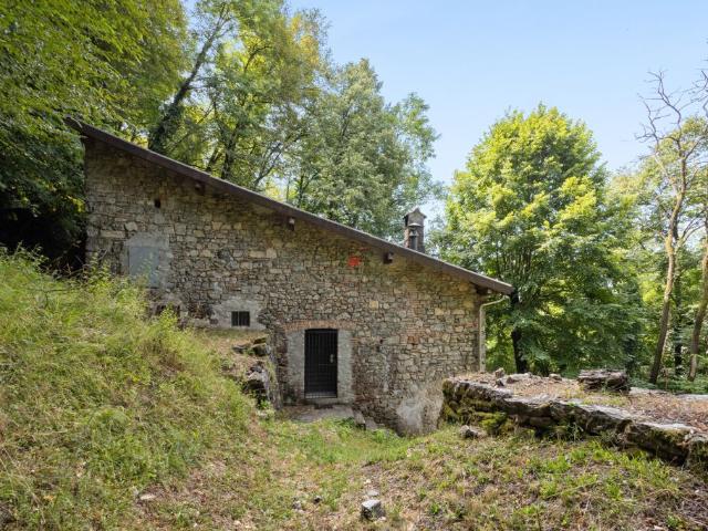 Zweifamilienhaus kaufen in Mendrisio, Tessin