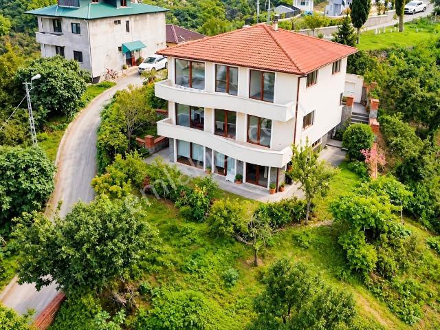 Uğurlu Mahallesi, Ortahisar içerisinde satılık Villa