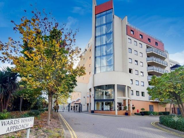 Apartment for rent in Waterside Park, Silvertown