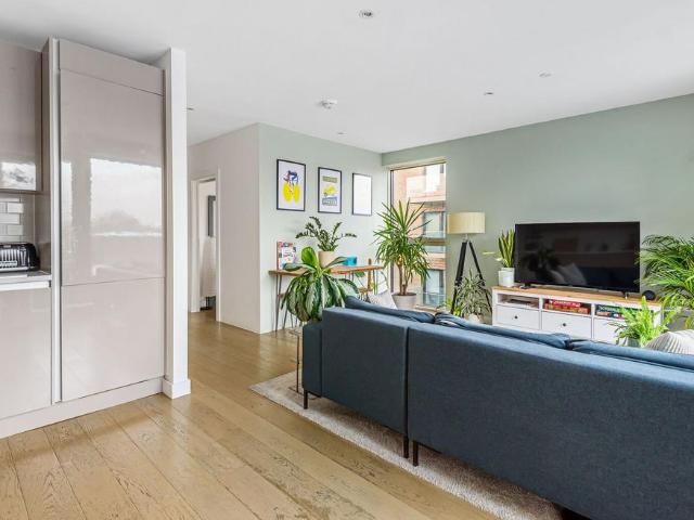 Apartment for rent in Browning Estate, Greater London