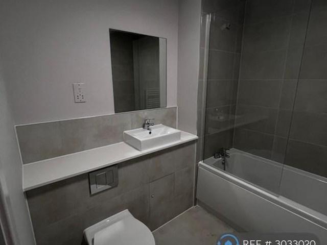 Apartment for rent in Gorse Hill, Trafford Park