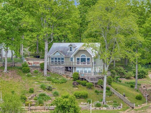 House for sale in Waverly