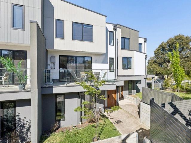 Townhouse for sale in Glen Waverley, Melbourne
