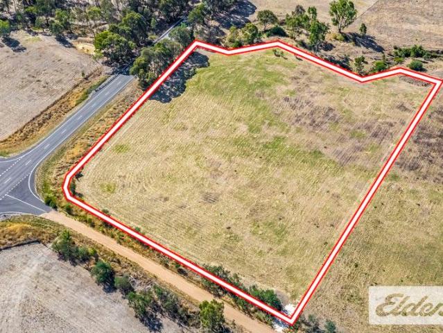 Cottage for sale in Redbank, Victoria