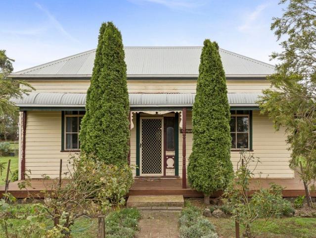 House for sale in Victoria