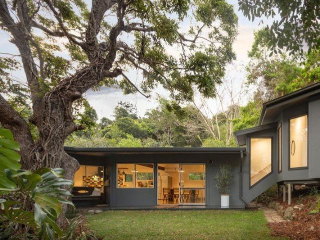Cottage for sale in Upper Brookfield, City of Brisbane