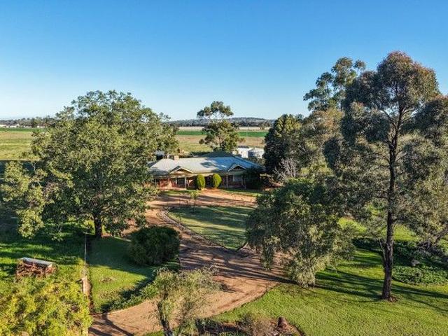 Cottage for sale in Dubbo