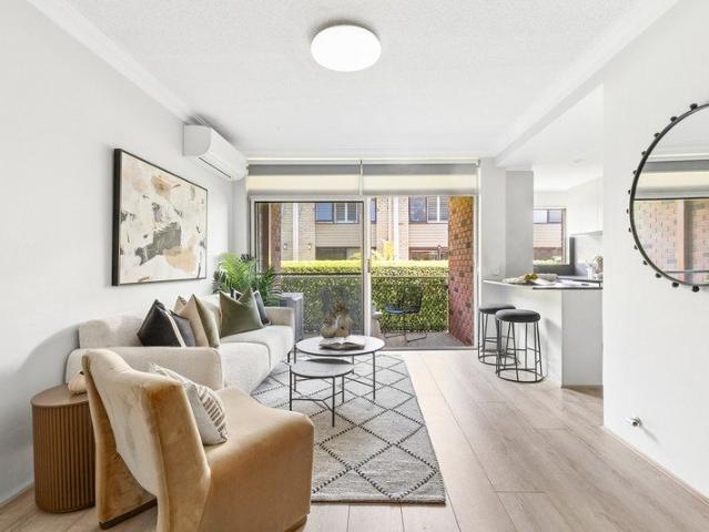 Apartment for sale in Lower North Shore, Sydney