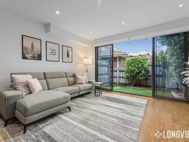 Townhouse for rent in Carnegie, Melbourne