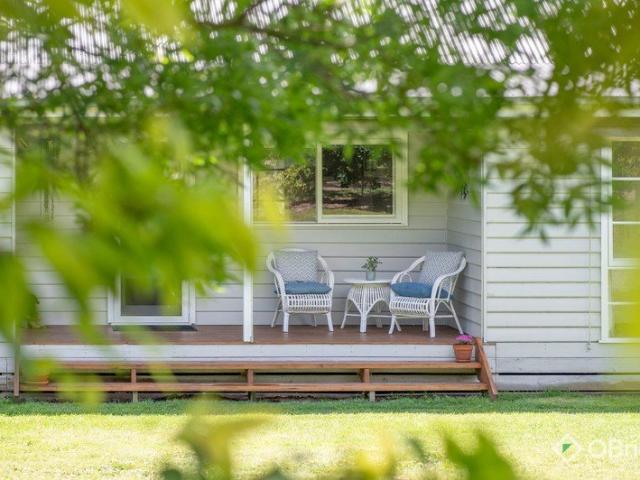 Cottage for sale in Camerons Creek, Victoria
